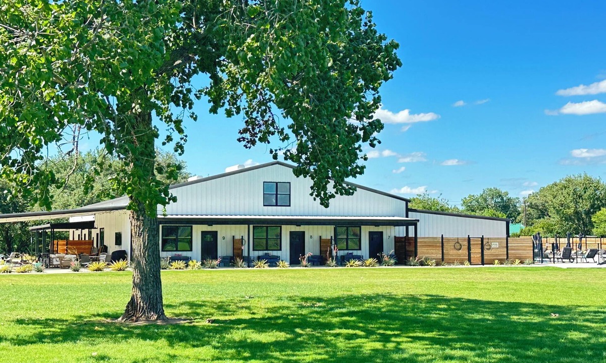 Dennis House | Bungalow 7 @ Barndo Bungalows