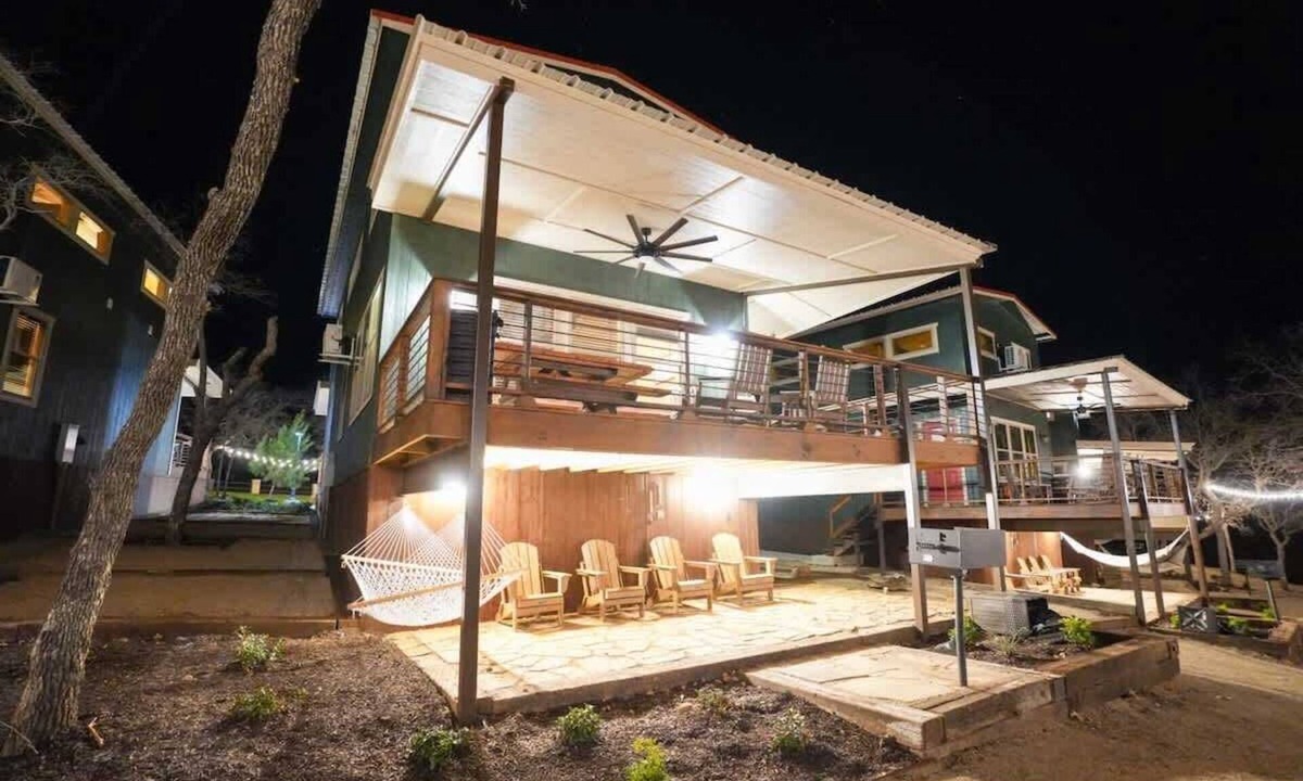 Bridgeport Cabin | Cabin 11 - Unique Cabin, Sauna, Hot Tub, FirePit, Games