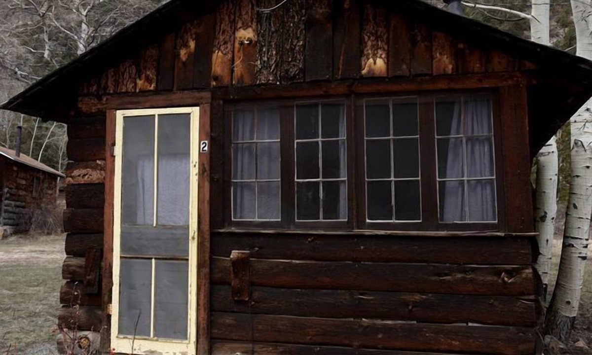 Bellvue House | Cabin 2 at Sportsman’s Lodge *NOW WITH WIFI*