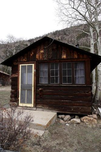 Bellvue House | Cabin 2 at Sportsman’s Lodge *NOW WITH WIFI*