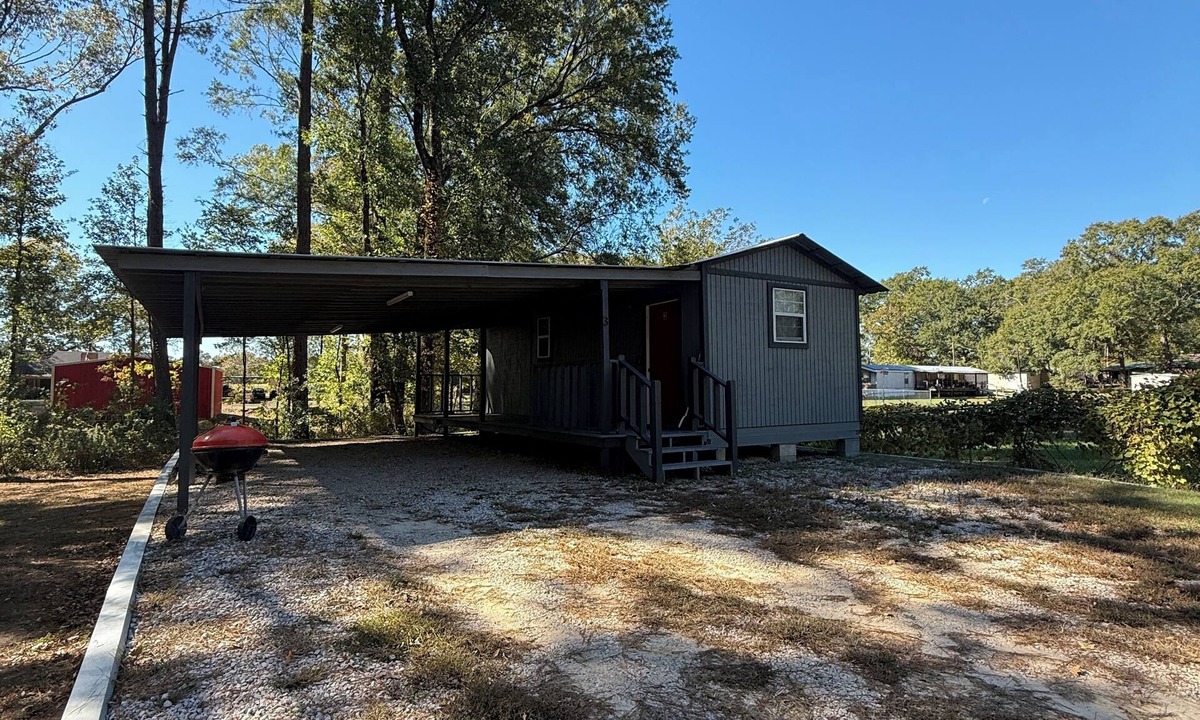 Zavalla Cabin | Cabin 3 - Cozy 1-bedroom cabin near Cassels-Boykins Boat Ramp