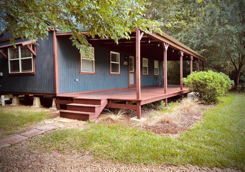 Summit Villa | Cabin 3 - Modern Cabin Rentals in Southwest Mississippi at Firefly Lane