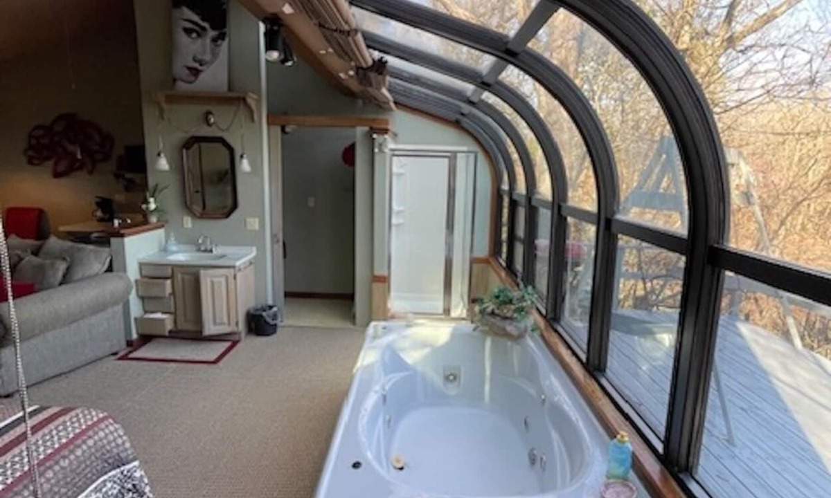 Eureka Springs Cottage | Cabin just Minutes from Eureka Springs - Full Glass Front with 20+ Mile Views