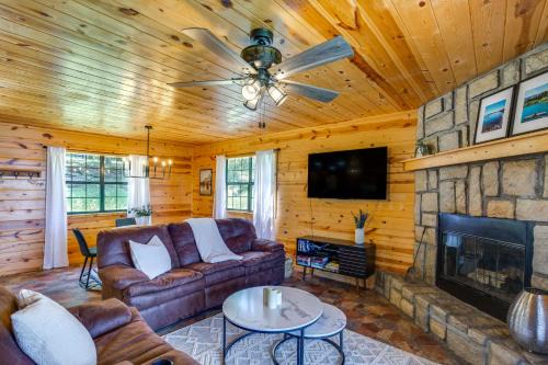 Fort Towson House | Cabin on Lake Raymond Gary w/Dock, Grill & Views!
