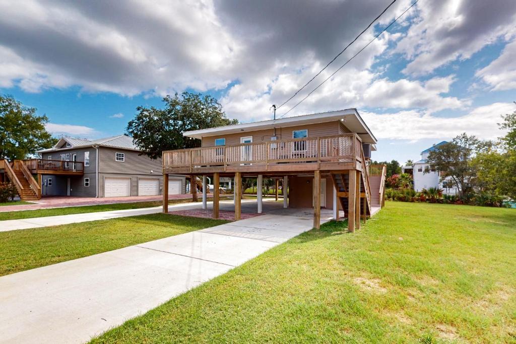 Shoreline Park House | Canal & Boat Launch: Bay St Louis Group Getaway