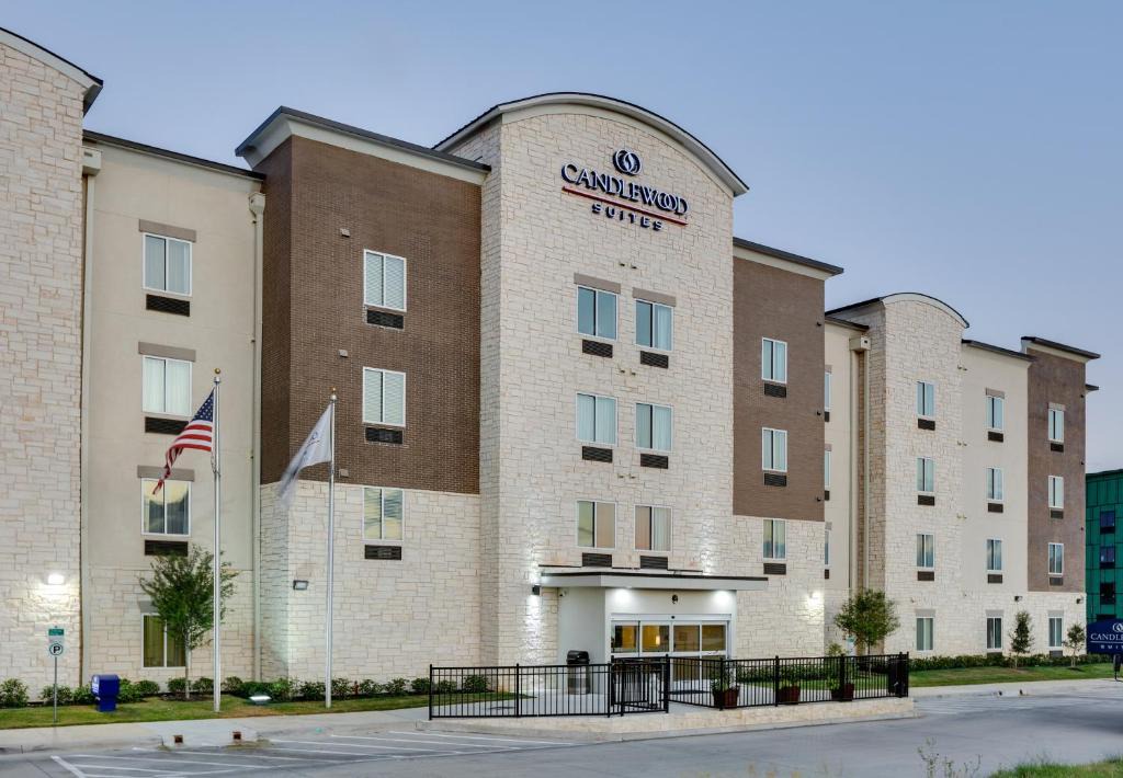 Farmers Branch Hotel | Candlewood Suites Dallas NW - Farmers Branch by IHG