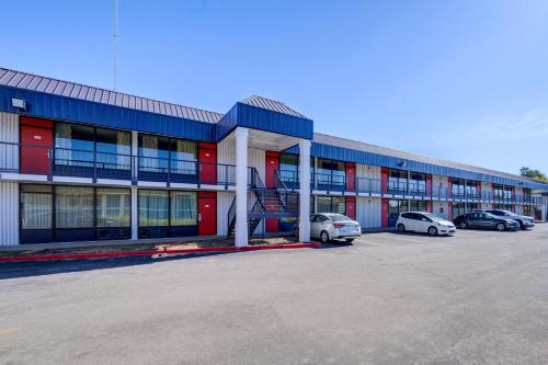 Lawton Hotel | Capital O Travelers Inn Lawton Fort Sill