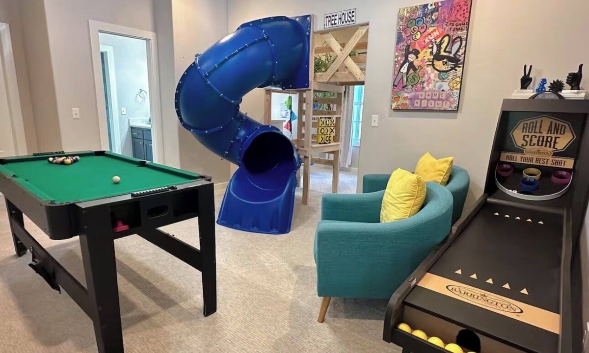 Eufaula House | Carlton Landing-Gameroom & Indoor Treehouse Slps13