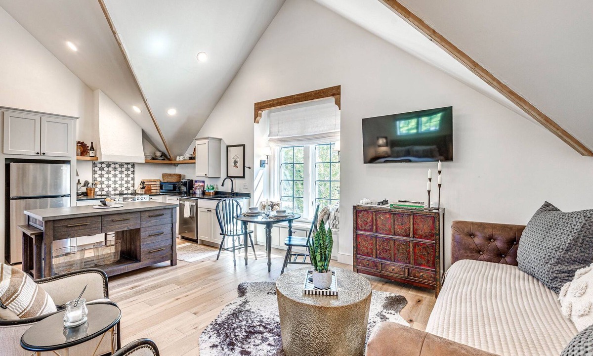 Eufaula Apartment | Carlton Landing-Stones Throw