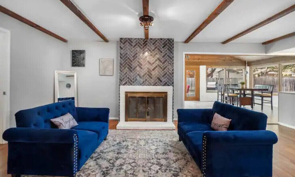 Heritage House | Casa Azul ~ 4B/2.5B ~ 10 Min to LAFB, 2 King Beds & Pet Friendly