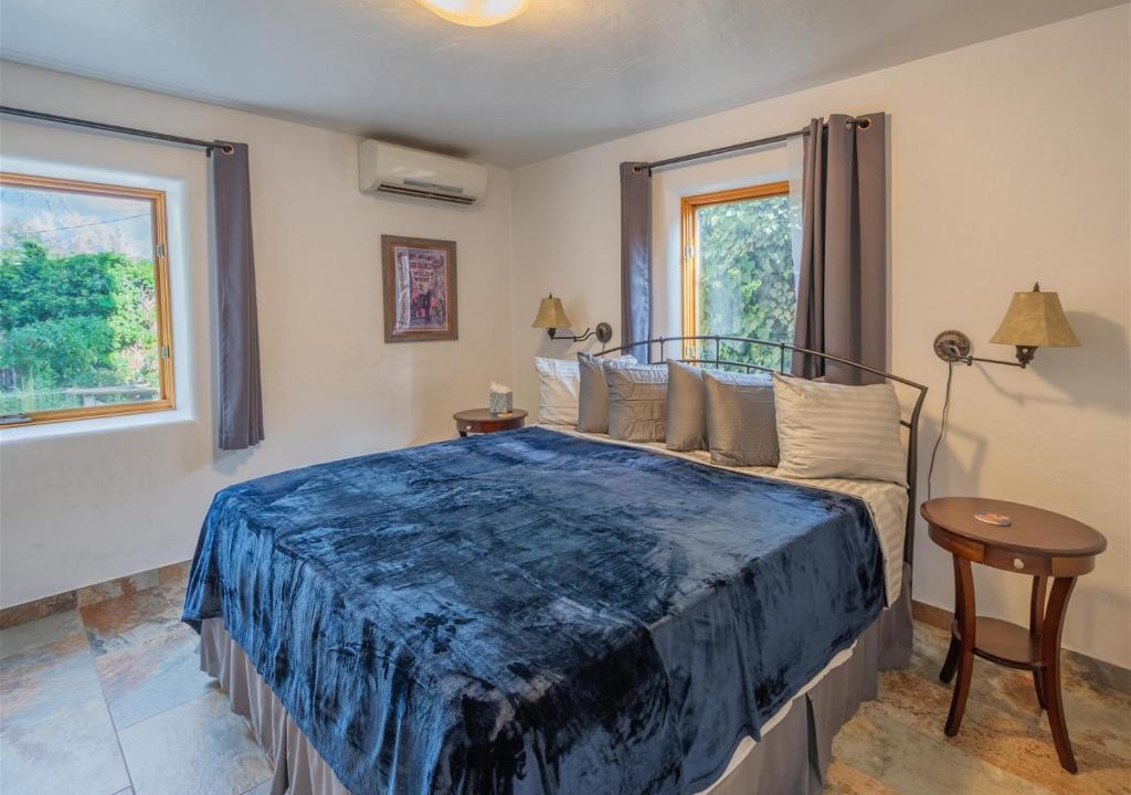 Summit Park House | Casa de Girasol - Sunflower House