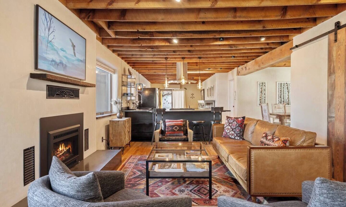 Santa Fe House | Casa de Murales - Stunning Railyard Home