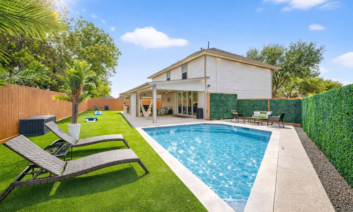 Houston House | Casa Esmeralda -Heated Pool, Luxury BBQ & Patio
