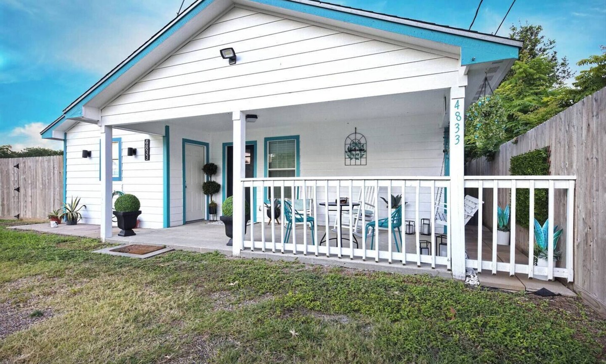 South Side House | Central Corpus 2BR coffee bar, Wi-Fi, Workstation — Salinas Casitas