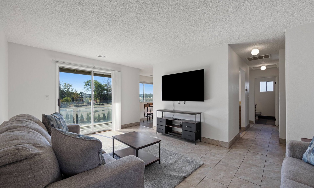Kennewick Apartment | Central Location D in Cul de Sac, 2 Bedroom, 1 Bath-sleeps 6, pets allowed