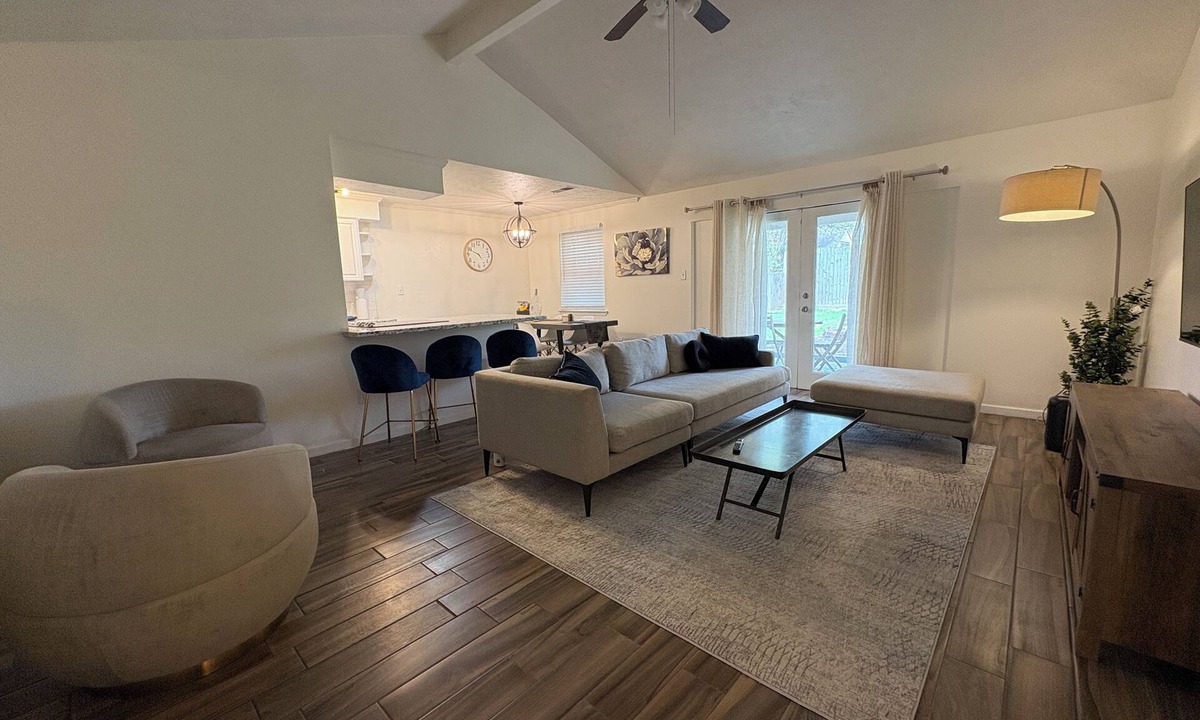 Westbury House | Central Luxe Hub 10 min to Galleria, NRG & Med Center