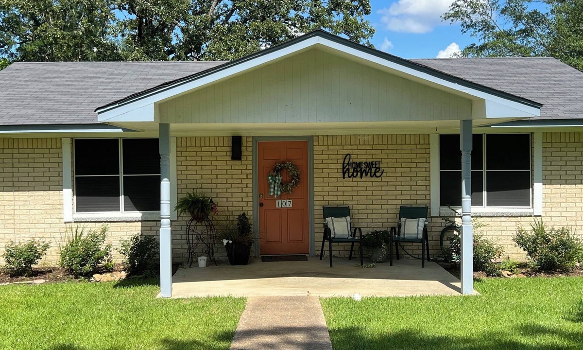 West Monroe House | Centrally located. Charming brick home. Quiet neighborhood.