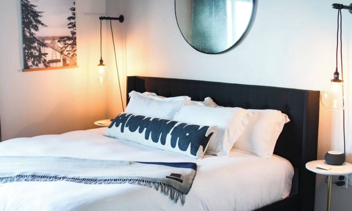 Astoria Hotel | Centrally located near a lively boardwalk, this charming property puts you steps