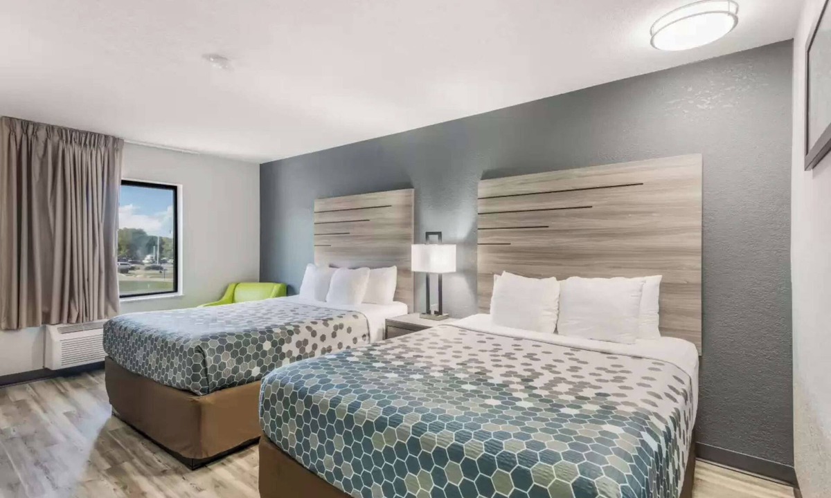 Lovington Hotel | Centrally Located Stay Right off I-35 | Budget-friendly Hotel Room
