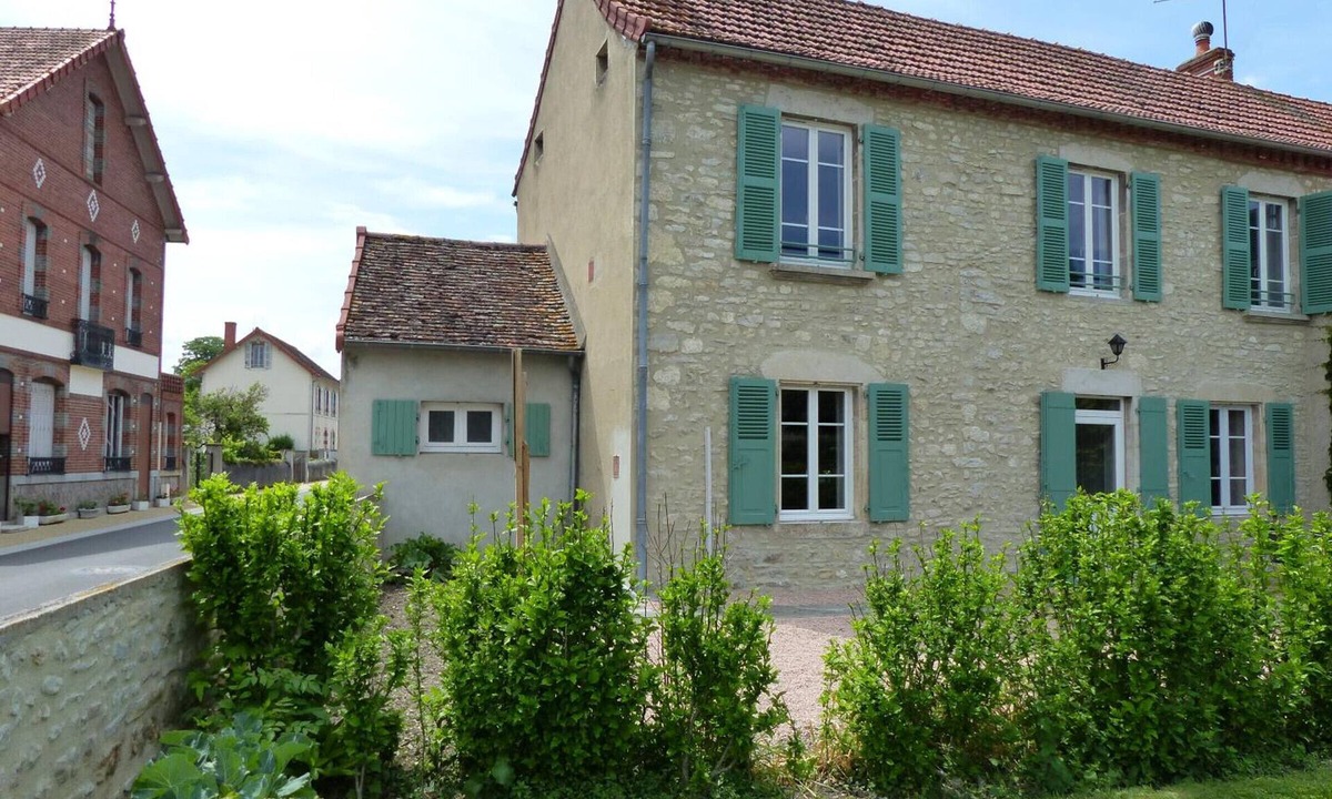 Saint-Bonnet-de-Rochefort Cottage | Charming cottage in Saint-Bonnet-de-Rochefort with private garden