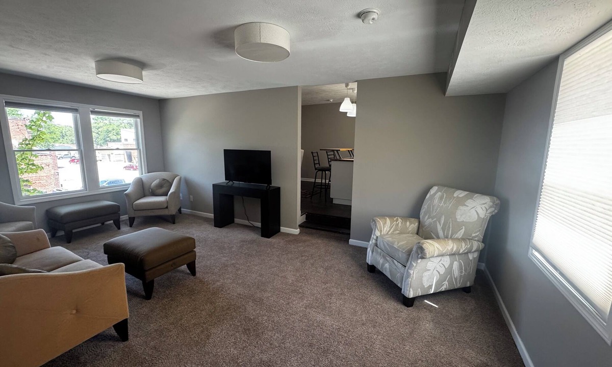 Dahlman Apartment | Charming 1-bedroom apartment downtown Omaha. Perfect for CWS or visiting Zoo