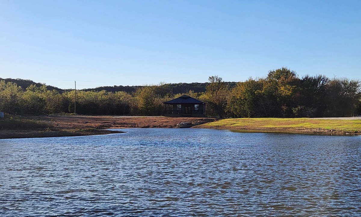 Graford Cabin | Charming 1-bedroom cabin on lg private pond close to Rocker B and Possum Kingdom