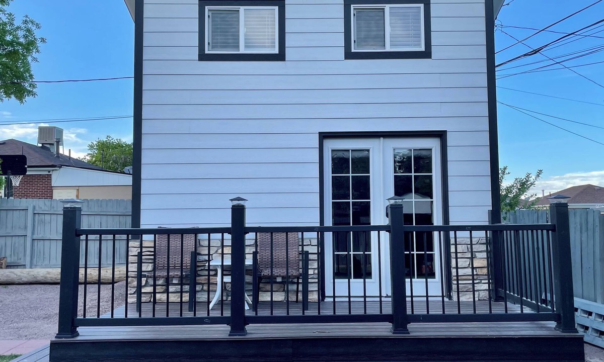 Twin Lakes Cottage | Charming 1-bedroom Loft Tiny House near Downtown Denver