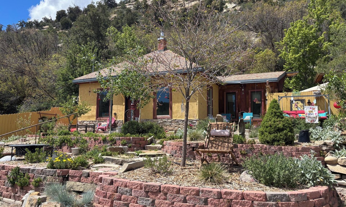 Lewis Cabin | Charming 2 bedroom/1 bath with AC in peaceful Dolores