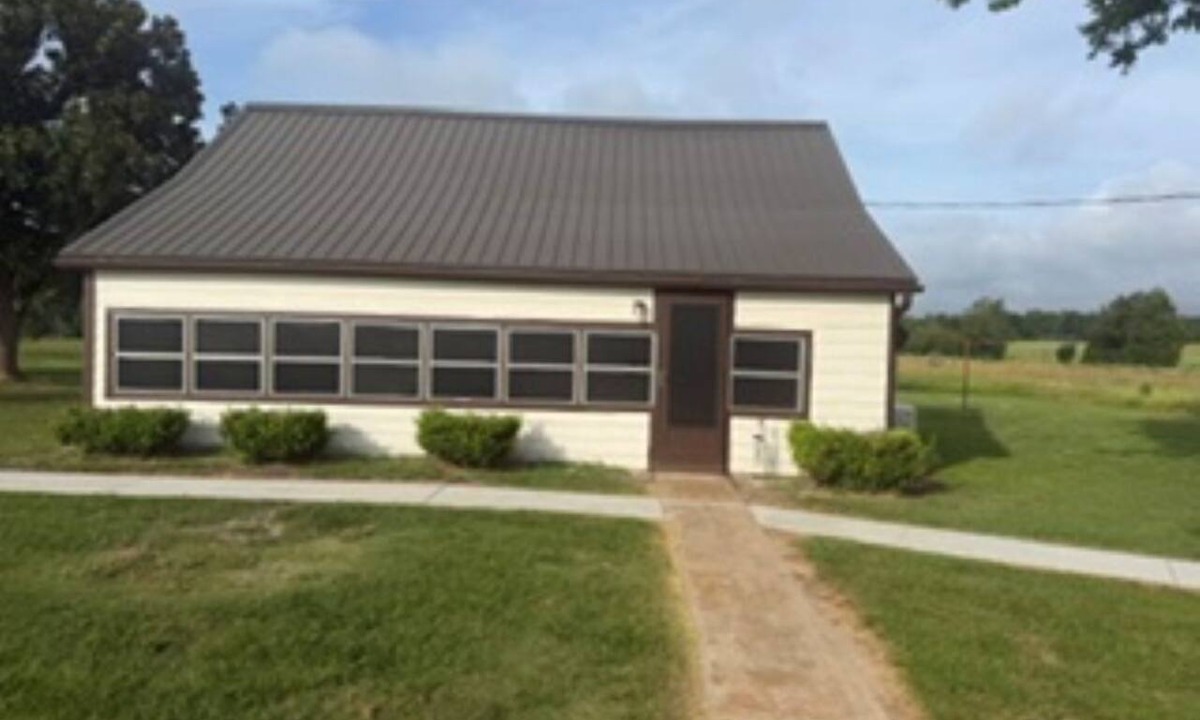 Bryan House | Charming 2-bedroom country house 15 minutes from Bryan with AC/Heat.