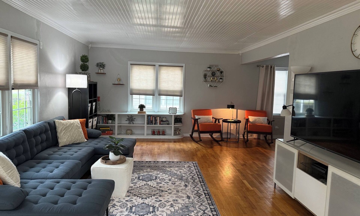 Stillwater House | Charming 2-bedroom house- 5 minutes from OSU campus!