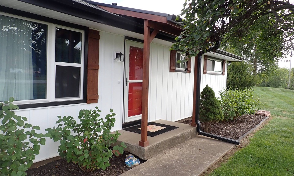Waldron House | Charming 2 bedroom home with separate office north of Smithville, MO