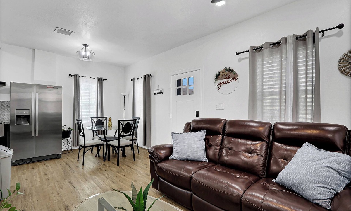 El Paso House | Charming 2-Bedroom House FAMILY FRIENDLY & COZY