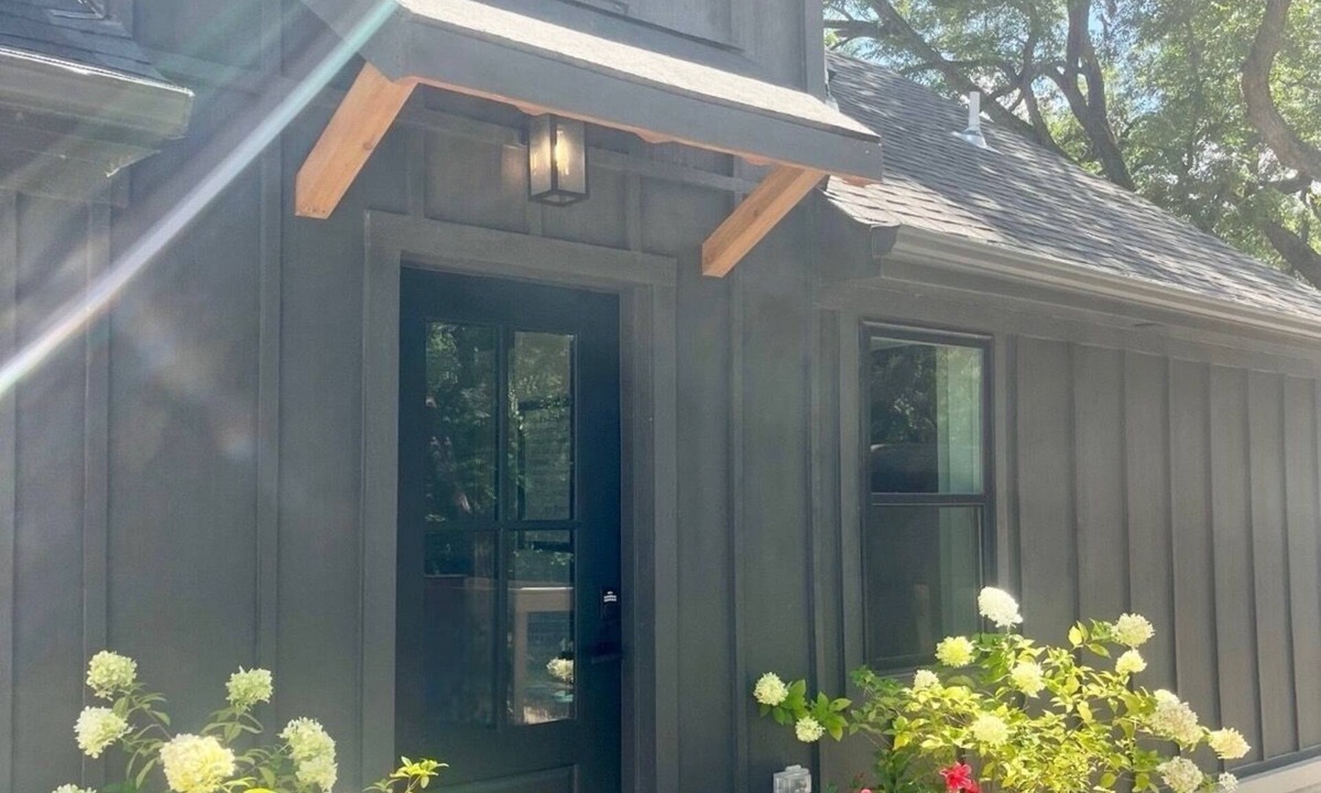 Sunnyvale House | Charming 2-bedroom Modern Barndo on small farm in Sunnyvale.