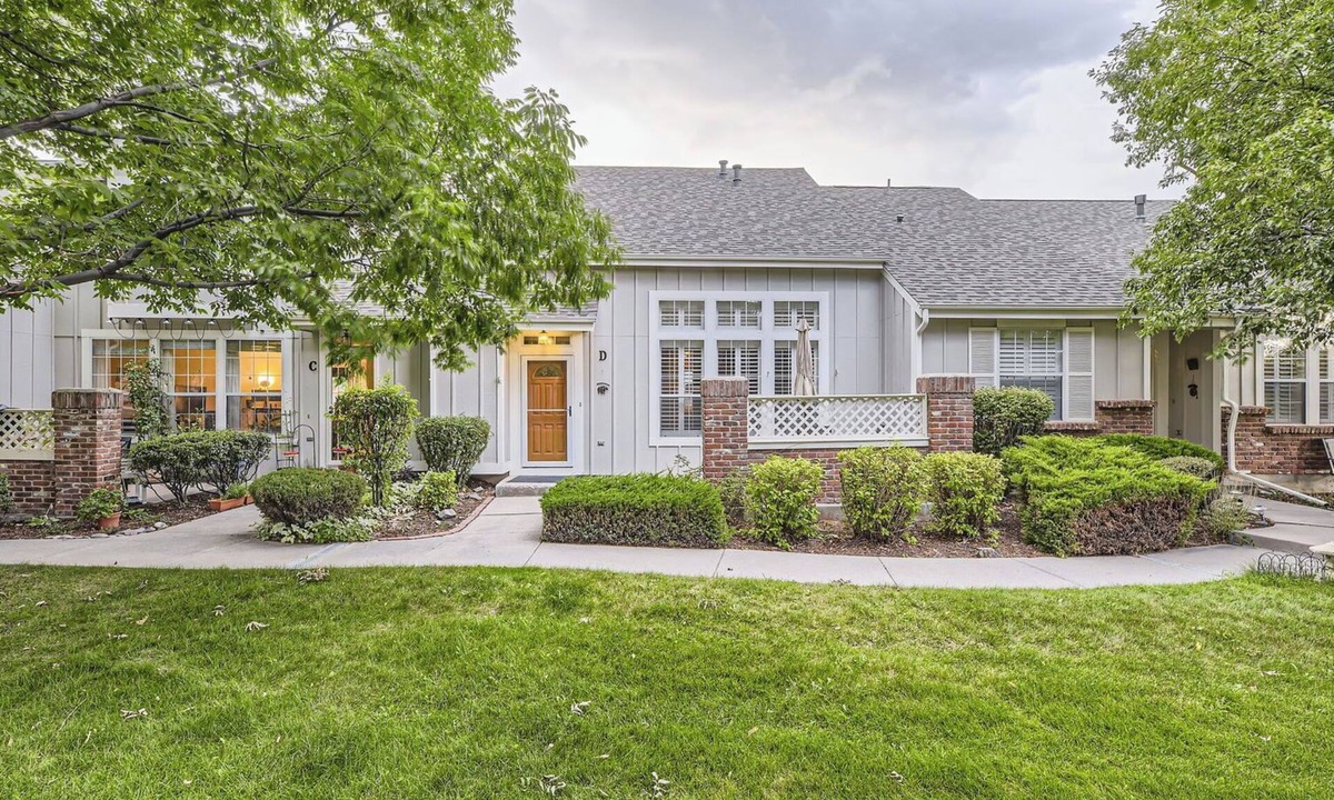 Littleton House | Charming 2-bedroom townhome Fully Furnished