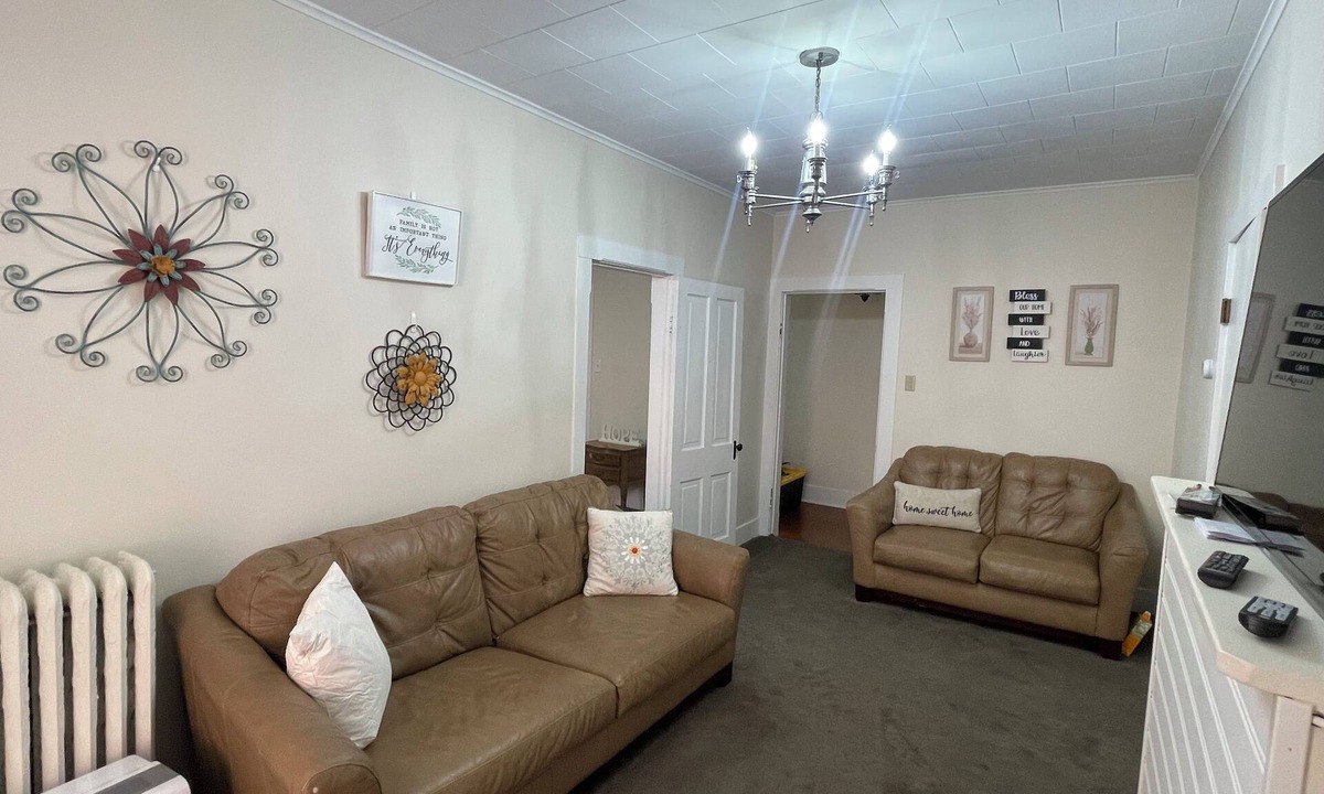 Nauvoo Apartment | Charming 3-bedroom apartment with WiFi, AC in welcoming Historic Nauvoo.