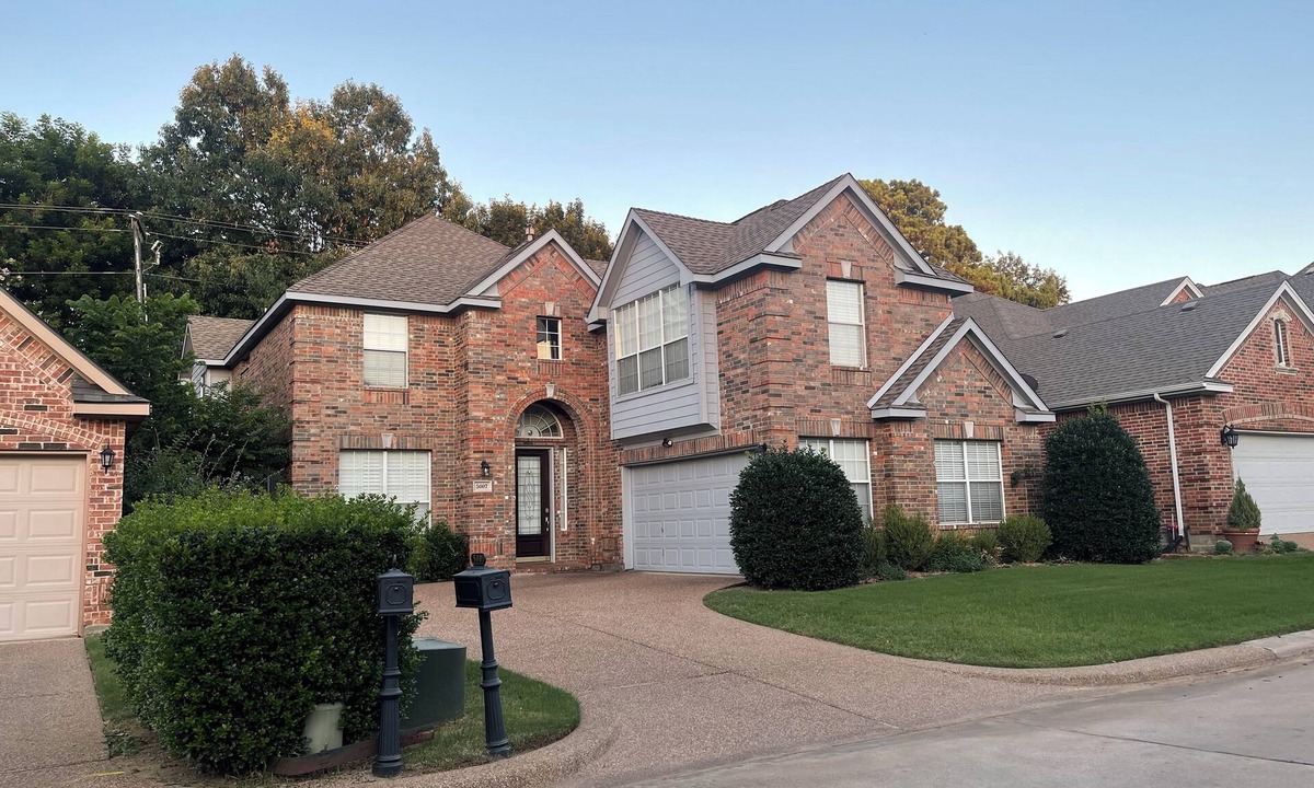 West Arlington House | Charming 3-bedroom estate with game room, remote work spaces near Lake Arlington