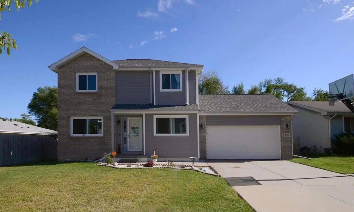 Lincoln House | Charming 3-bedroom Home Near Downtown Lincoln.