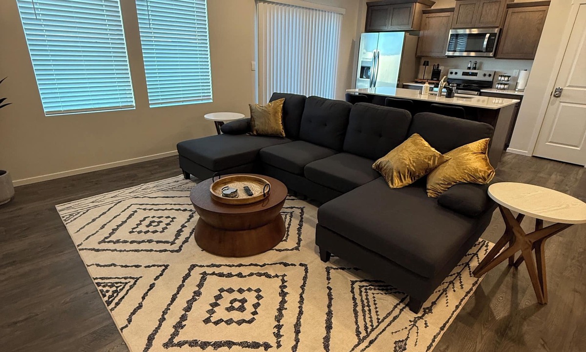 Pasco House | Charming 3-bedroom house with AC, WiFi in peaceful Pasco.