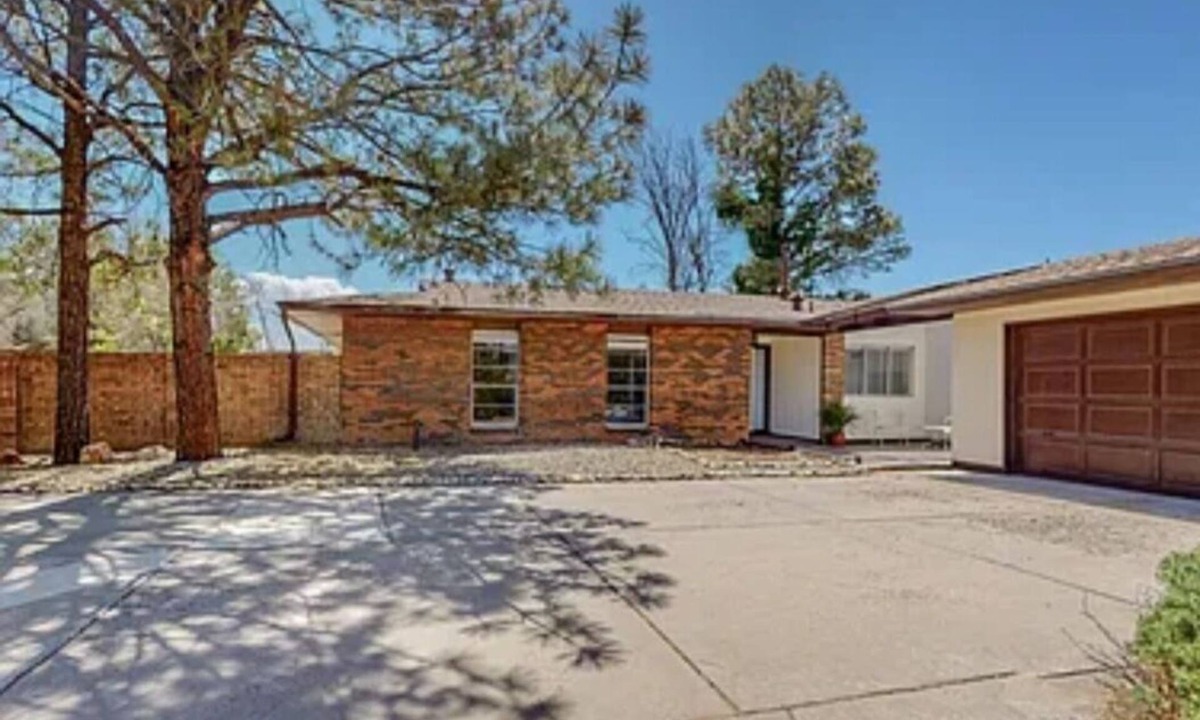 Paradise Hills Civic House | Charming 3-bedroom house with WiFi and AC in amazing Albuquerque