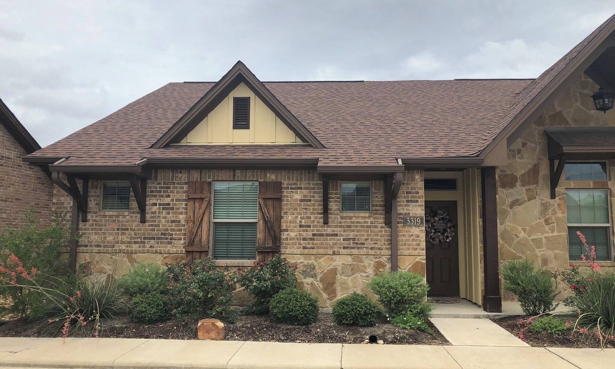 Edelweiss House | Charming 3Bed/3Bath Aggieland townhome located 4 miles from Texas A&M University
