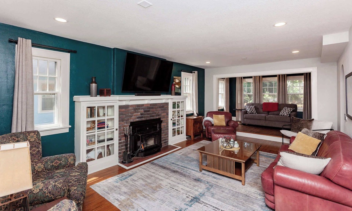 Ames House | Charming 3BR Modern Retreat