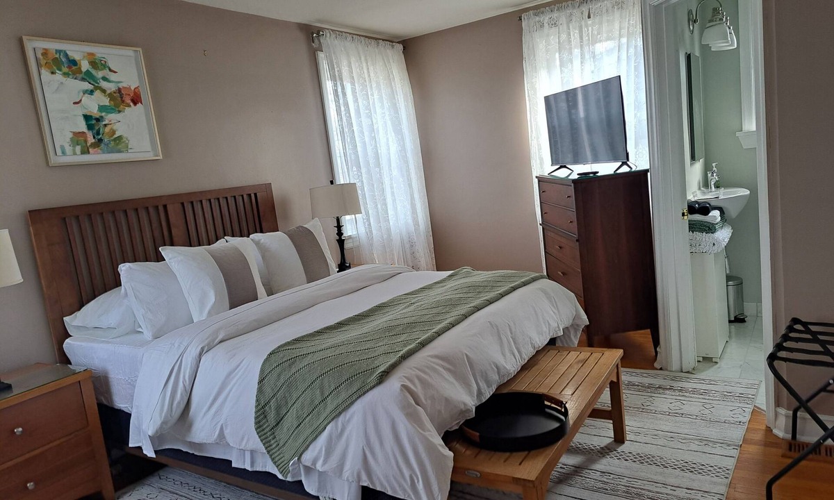 St. Louis House | Charming 3BR STL Home Sleeps 6 Free Parking