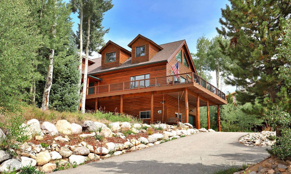 Wildernest House | Charming 4-bedroom 1/2 duplex house in Silverthorne perfect for your getaway