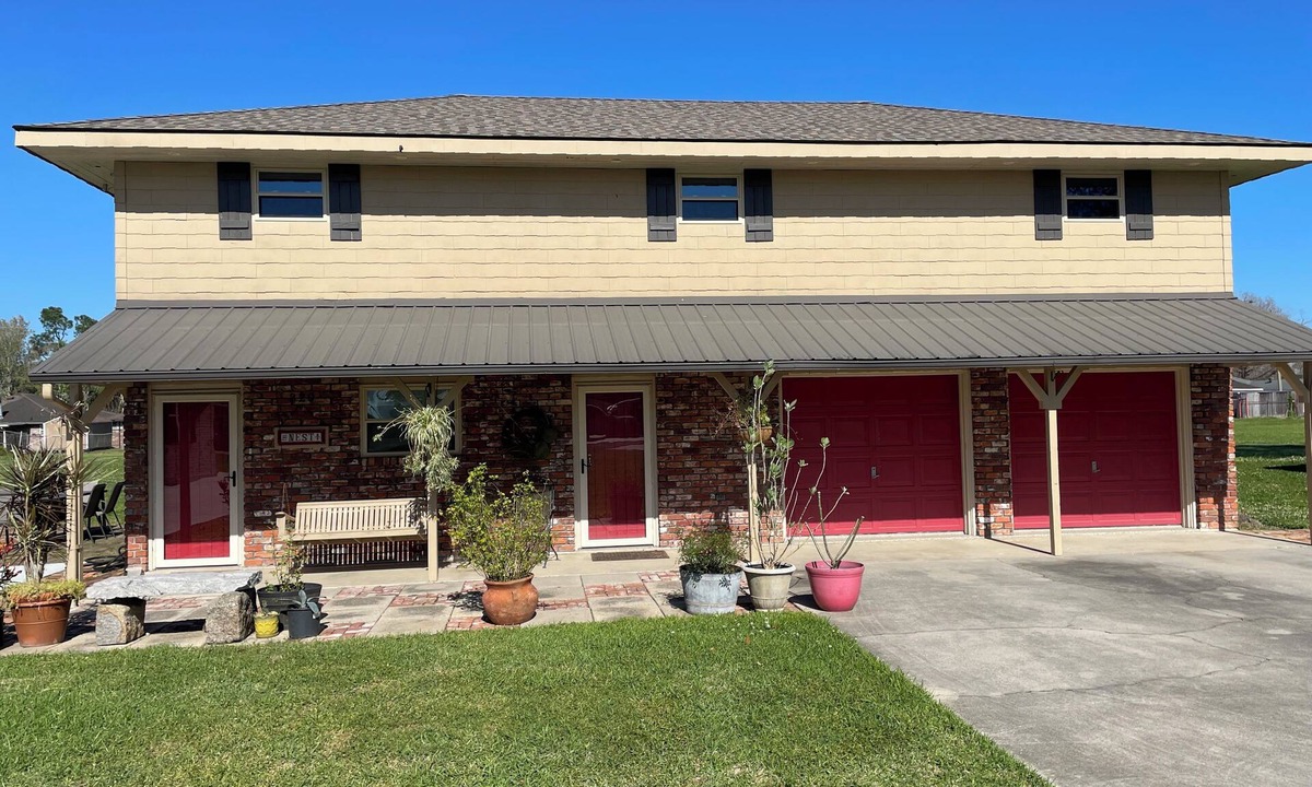 Saint Rose House | Charming 4BR home with many extras in a quiet neighborhood 30 min from downtown.