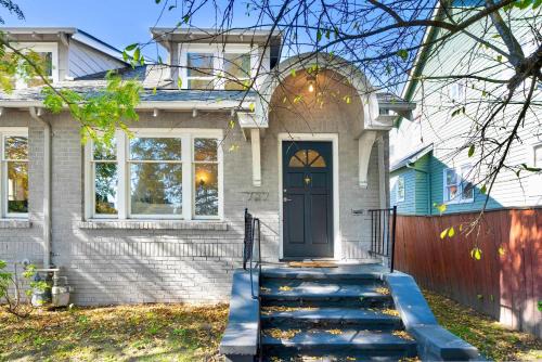 Stevens House | Charming and Spacious 3Beds3Bath Seattle Townhome