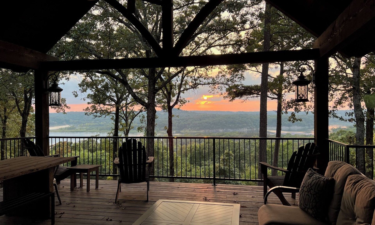 Park Hill Cabin | Charming cabin with amazing deck overlooking Lake Tenkiller