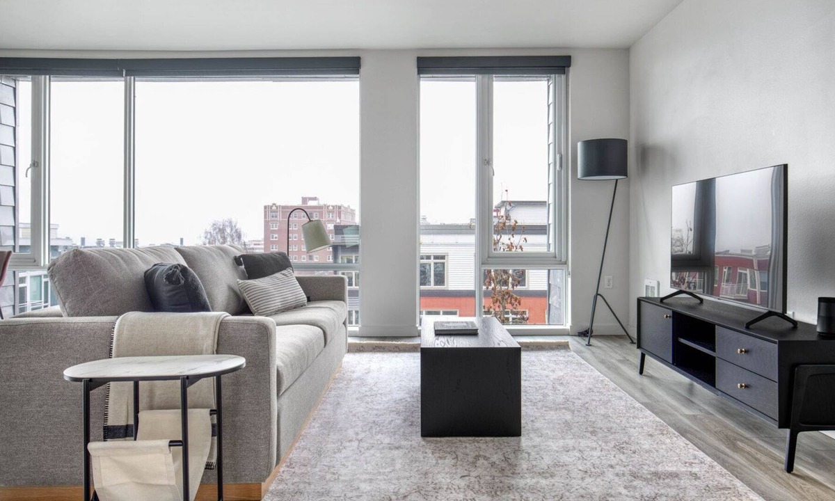 Broadway Apartment | Charming Capitol Hill 2BR w/ Gym & Roof Deck, near I-5, by Blueground