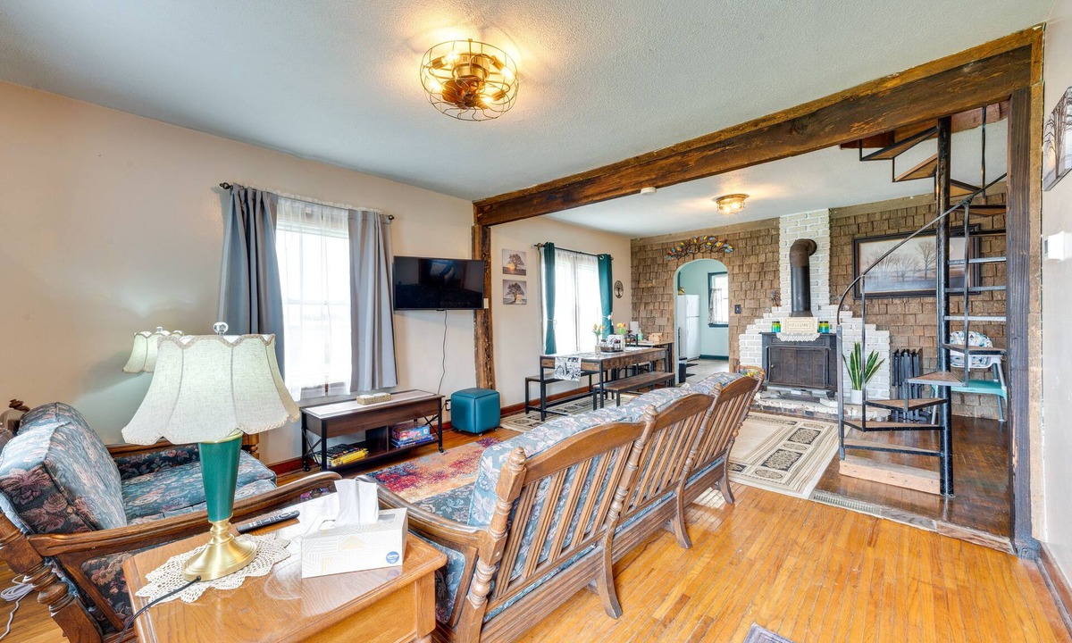 Eagle Grove House | Charming Eagle Grove Farmhouse w/Loft!