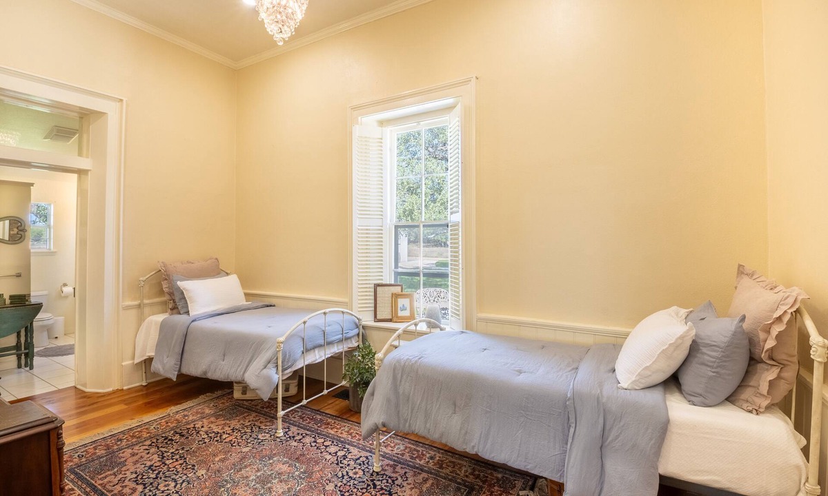 Lampasas Cottage | Charming Historic Cottage on 20-Acre Historic Texas Retreat