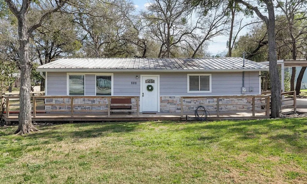 Clifton House | Charming Lake Whitney Retreat—Family Getaway or Fishing Trip Near Waco & Clifton